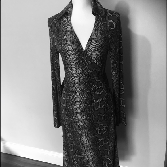 Tart Dresses & Skirts - So soft and Stunning Tart Wrap Dress! Size Small